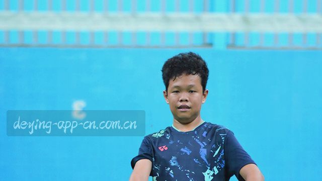 联系方式：电话、邮箱与办公地址一览。